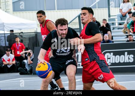 Edmonton, Kanada. 28. Juli 2023. Ulaanbaatar (MGL) (4) Steve Sir arbeitet an der FIBA 3x3 2023-Aktion von San Juan (PR) während der Qualifikationsrunde der Haltestelle Edmonton auf der FIBA 3x3 World Tour. Ulaanbaatar (MGL) 21:20 San Juan (PR) (Foto: Ron Palmer/SOPA Images/Sipa USA) Kredit: SIPA USA/Alamy Live News Stockfoto