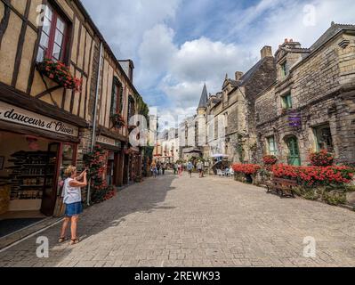 (C) Denis TRASFI / MAXPPP - Frankreich, Bretagne, Morbihan, Ville de Rochefort en Terre le 20 juillet 2023 - / Frankreich, Bretagne, Morbihan, Stadt Rochef Stockfoto