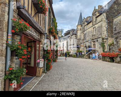 (C) Denis TRASFI / MAXPPP - Frankreich, Bretagne, Morbihan, Ville de Rochefort en Terre le 20 juillet 2023 - / Frankreich, Bretagne, Morbihan, Stadt Rochef Stockfoto
