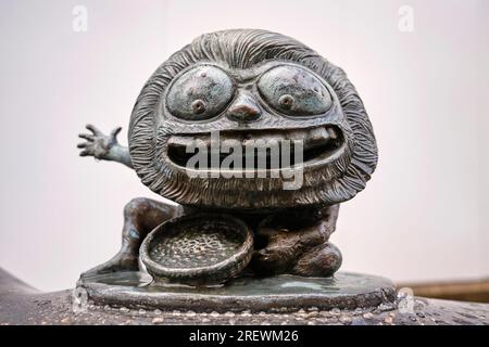 Juni 2023, Sakaiminato. Yokai-Statuen (übernatürliche Wesen) aus Mizuki Shigerus berühmtem Manga GeGeGeGe no Kitaro entlang der Mizuki Shigeru Road. Stockfoto