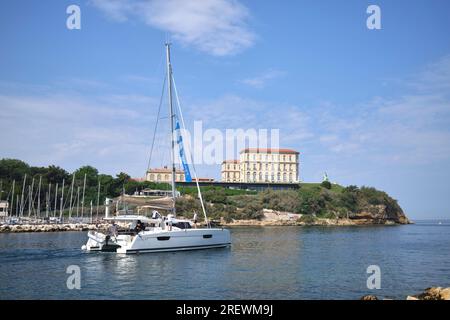 Traumhafter Yachtcharterausflug vom Alten Hafen in Marseille, Frankreich Stockfoto