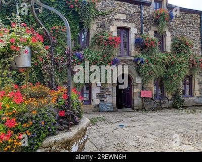 (C) Denis TRASFI / MAXPPP - Frankreich, Bretagne, Morbihan, Ville de Rochefort en Terre le 20 juillet 2023 - / Frankreich, Bretagne, Morbihan, Stadt Rochef Stockfoto