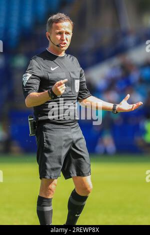 Sheffield, Großbritannien. 29. Juli 2023. Schiedsrichter David Webb während des Sheffield Wednesday FC gegen Luton Town FC Pre-Season Friendly im Hillsborough Stadium, Sheffield, Großbritannien am 29. Juli 2023 Credit: Every Second Media/Alamy Live News Stockfoto