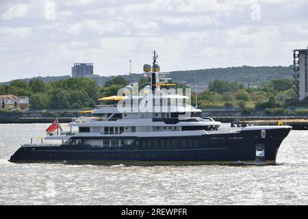 Superyacht SCOUT kommt auf der Themse bei einem Besuch in London an Stockfoto