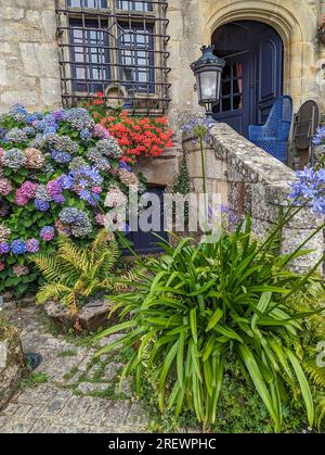 (C) Denis TRASFI / MAXPPP - Frankreich, Bretagne, Morbihan, Ville de Rochefort en Terre le 20 juillet 2023 - / Frankreich, Bretagne, Morbihan, Stadt Rochef Stockfoto