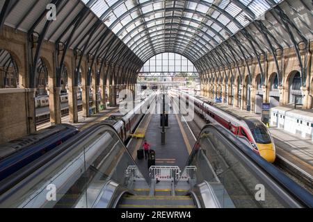 LNER Azuma Zug am Kings Cross Bahnhof London Stockfoto