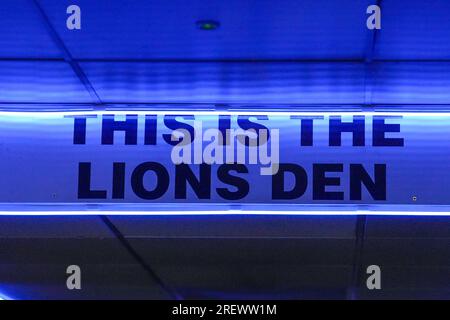 London, Großbritannien. 29. Juli 2023. LONDON, ENGLAND - JULI 29: Ein allgemeiner Überblick über das Innere des Daches des Den, Stadion von Millwall vor dem Vorsaison-Freundschaftsspiel zwischen Millwall und Fortuna Sittard im Den am 29. Juli 2023 in London, Vereinigtes Königreich. (Foto von Orange Pictures) Kredit: Orange Pics BV/Alamy Live News Stockfoto