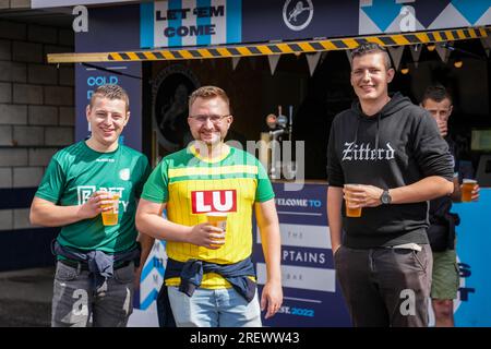 London, Großbritannien. 29. Juli 2023. LONDON, ENGLAND - JULI 29: Fans und Fans von Fortuna Sittard vor dem Den, Stadion von Millwall vor dem Saisonvorkampf zwischen Millwall und Fortuna Sittard am 29. Juli 2023 im Den in London, Großbritannien. (Foto von Orange Pictures) Kredit: Orange Pics BV/Alamy Live News Stockfoto