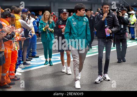 Stavelot, Belgique. 30. Juli 2023. WALK Lance (Can), Aston Martin F1 Team AMR23, OCON Esteban (Fra), Alpine F1 Team A523, Portrait, Drivers Parade, während der Formel 1 MSC Cruises 2023 Grand Prix, 12. Runde der Formel-1-Weltmeisterschaft 2023 vom 28. Bis 30. Juli 2023 auf dem Circuit de Spa-Francorchamps in Stavelot, Belgien – Foto Paul Vaicle/DPPI Credit: DPPI Media/Alamy Live News Stockfoto