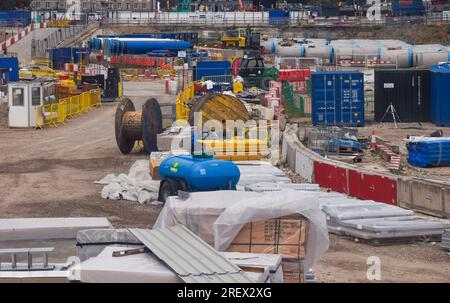 London, Großbritannien. 30. Juli 2023 HS2 Baustelle am Bahnhof Euston. Die Hochgeschwindigkeitsbahnstrecke 2 wurde von der Infrastruktur- und Projektbehörde als „nicht erreichbar“ eingestuft. Kredit: Vuk Valcic/Alamy Live News Stockfoto