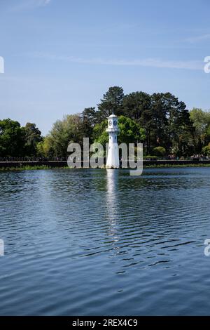 Der Roath Park befindet sich in einer wunderschönen Lage im Zentrum dieser geschäftigen Hauptstadt - ein atemberaubender Anblick bei Tag und Nacht. Der Park behält noch die Klas Stockfoto