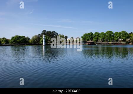 Der Roath Park befindet sich in einer wunderschönen Lage im Zentrum dieser geschäftigen Hauptstadt - ein atemberaubender Anblick bei Tag und Nacht. Der Park behält noch die Klas Stockfoto