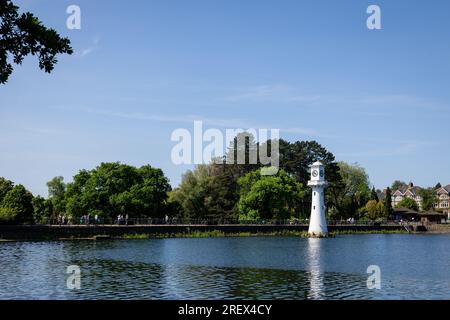 Der Roath Park befindet sich in einer wunderschönen Lage im Zentrum dieser geschäftigen Hauptstadt - ein atemberaubender Anblick bei Tag und Nacht. Der Park behält noch die Klas Stockfoto