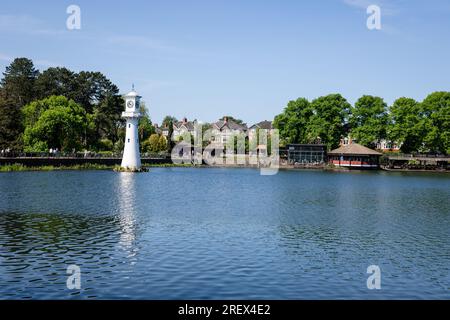 Der Roath Park befindet sich in einer wunderschönen Lage im Zentrum dieser geschäftigen Hauptstadt - ein atemberaubender Anblick bei Tag und Nacht. Der Park behält noch die Klas Stockfoto