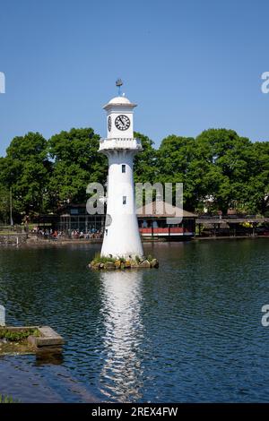 Der Roath Park befindet sich in einer wunderschönen Lage im Zentrum dieser geschäftigen Hauptstadt - ein atemberaubender Anblick bei Tag und Nacht. Der Park behält noch die Klas Stockfoto