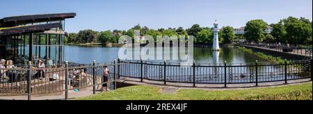 Der Roath Park befindet sich in einer wunderschönen Lage im Zentrum dieser geschäftigen Hauptstadt - ein atemberaubender Anblick bei Tag und Nacht. Der Park behält noch die Klas Stockfoto