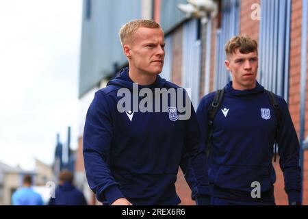 Dundee, Großbritannien. 30. Juli 2023; Dens Park, Dundee, Schottland: Scottish Viaplay Cup Group E Football, Dundee gegen Inverness Caledonian Thistle; Scott Tiffoney von Dundee trifft vor dem Spiel ein. Credit: Action Plus Sports Images/Alamy Live News Stockfoto