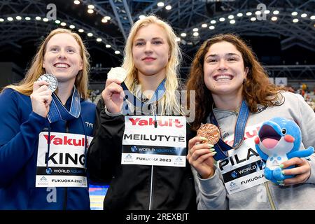 Fukuoka, Japan. 30. Juli 2023. Lilly King of the United States of America, Silver, Ruta Meilutyte von Litauen, Gold mit neuem Weltrekord, Benedetta Pilato von Italien, die Medaillen nach der Teilnahme am Breaststroke Women Final 50m während der World Aquatics Championships 20. in der Marine Messe Hall A in Fukuoka (Japan), Juli 30., 2023. Kredit: Insidefoto di andrea staccioli/Alamy Live News Stockfoto