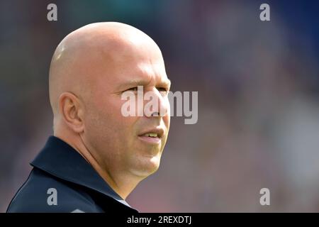 ROTTERDAM - Feyenoord bringt Arne Slot vor dem Freundschaftsspiel zwischen Feyenoord und SL Benfica im Feyenoord Stadion de Kuip am 30. Juli 2023 in Rotterdam, Niederlande. ANP GERRIT VAN COLOGNE Stockfoto