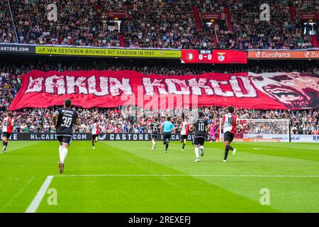 Rotterdam, Niederlande. 30. Juli 2023. Rotterdam - ein Banner für Orkun Kokcu während des Freundschaftsspiels Feyenoord gegen Benfica im Stadion Feijenoord De Kuip am 30. Juli 2023 in Rotterdam, Niederlande. Kredit: Box to box images/Alamy Live News Stockfoto