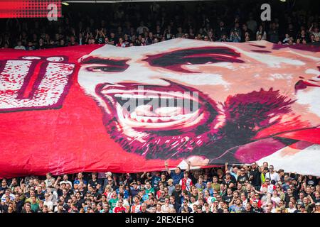 Rotterdam, Niederlande. 30. Juli 2023. Rotterdam - ein Banner für Orkun Kokcu während des Freundschaftsspiels Feyenoord gegen Benfica im Stadion Feijenoord De Kuip am 30. Juli 2023 in Rotterdam, Niederlande. Kredit: Box to box images/Alamy Live News Stockfoto