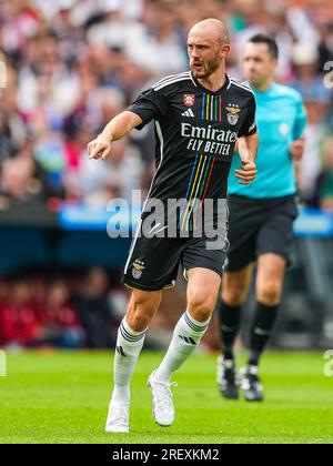 Rotterdam, Niederlande. 30. Juli 2023. Rotterdam - Fredrik Aursnes von SL Benfica während des Freundschaftsspiels Feyenoord gegen Benfica im Stadion Feijenoord De Kuip am 30. Juli 2023 in Rotterdam, Niederlande. Kredit: Box to box images/Alamy Live News Stockfoto