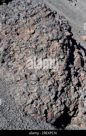 Vulkanische Brekzie oder vulkanisches Agglomerat. Timanfaya, Lanzarote Island, Kanarische Inseln, Spanien. Stockfoto