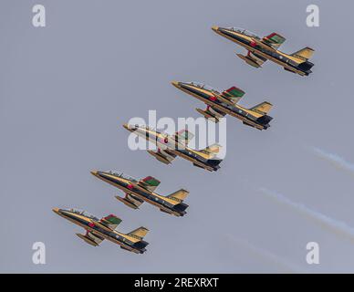 Fursan Al Emarat, Aermacchi MB339NATs, Air Force Aerobatic Team der Vereinigten Arabischen Emirate, Al Minhad. Ausstellung auf der Royal International Air Tattoo 2023 Stockfoto