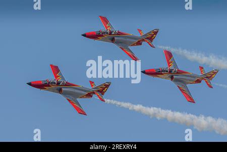 Die Patrulla Aguila, CASA C101EB Aviojets, das spanische Air Force Aerobatic Team, San Javier. Ausstellung auf der Royal International Air Tattoo 2023. Stockfoto