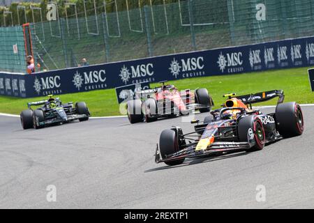 Red Bull Racing Mexican Rider Sergio Perez, Scuderia Ferrari Monegasque Rider Charles Leclerc und Mercedes-AMG Petronas UK Rider Lewis Hamilton in Aktion während des F1 Grand Prix of Belgium Auto Race, in Spa-Francorchamps, Sonntag, 30. Juli 2023. Der Spa-Francorchamps Formel 1 Grand Prix findet an diesem Wochenende vom 28. Juli bis 30. Juli statt. BELGA FOTO JONAS ROOSENS Stockfoto