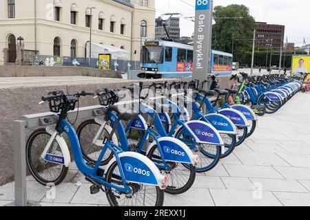 Oslo, Norwegen. 27. Juli 2023. OBOS sponserte die Leihfahrräder in Oslo, Norwegen. Kredit: Katie Collins/Alamy Stockfoto