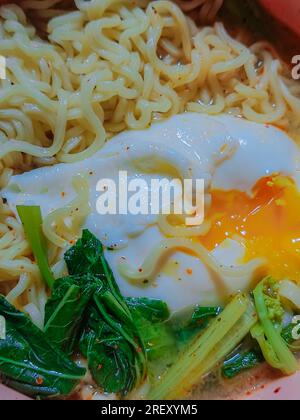 Instant Nudel von Indonesien. Menüempfehlungen in Indonesien, bei kaltem Wetter ist es kreativ mit Instant-Nudeln zu sein Stockfoto