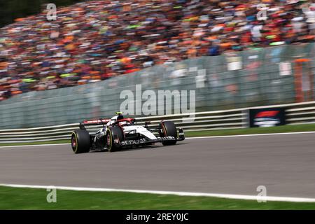 Stavelot, Belgien. 30. Juli 2023. Yuki Tsunoda aus AlphaTauri auf der Strecke während des F1 Grand Prix von Belgien im Spa Francorchamps am 30. Juli 2023 in Stavelot, Belgien. Kredit: Marco Canoniero/Alamy Live News Stockfoto