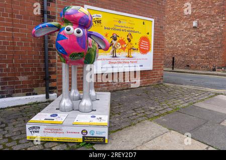 Shaun the Sheep on the Tyne Art Trail - Schaffigur in Jesmond, Newcastle upon Tyne, Großbritannien, sammelt Spenden für das St. Oswald's Hospice. Stockfoto