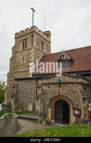 Die historische Kirche aus dem 14. Jahrhundert von St. John the Baptist, Pinner, Middlesex, Greater London UK Stockfoto