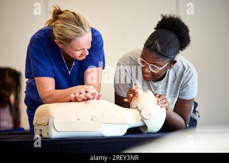 Reanimations-Dummy-HLW-Dummies Übungspuppen für das Training Stockfoto