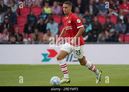 Eindhoven, Niederlande. 30. Juli 2023. EINDHOVEN, NIEDERLANDE - JULI 30: Joey Veerman von PSV läuft mit dem Ball während des Vorsaison-Freundschaftsspiels zwischen PSV und Nottingham Forest FC im Philips Stadion am 30. Juli 2023 in Eindhoven, Niederlande (Foto von Jeroen Meuwsen/Orange Pictures). Guthaben: Orange Pics BV/Alamy Live News Stockfoto