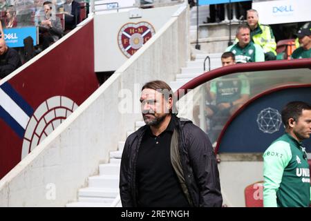 Edinburgh, Großbritannien. 30. Juli 2023. Tynecastle Park. Edinburgh. Heart of Midlothian FC gegen Leeds United. 30. Juli 2023 Während des Vorsaison-Freundschaftsspiels zwischen Hearts und Leeds United beobachtet Leeds Manager Daniel Fark von der Seitenlinie aus (Foto: David Mollison/Alamy Live News Stockfoto