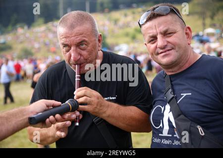 Stierkampf ohne Blut, bosnische Korrida, der seine eigene Geschichte von sieben Jahrzehnten hat und viele Besucher in Cevljanovici, Bosnien und Hisabeth am 30 anzieht. Juli 2023. Foto: Armin Durgut/PIXSELL Credit: Pixsell/Alamy Live News Stockfoto