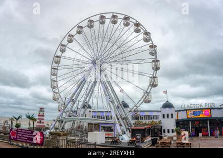 UK, Clacton 30. Juni 2023, Clacton Pier Riesenrad, Handelszentrum, Leute, die Spaß haben Stockfoto