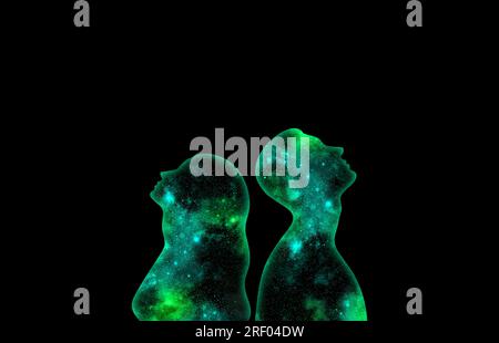 Ein grün leuchtendes Sternenuniversum in Form eines Mannes und einer Frau, die auf einem schwarzen Hintergrund aufblicken Stockfoto
