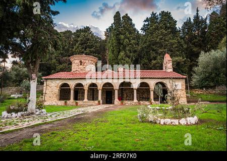 Kloster Zveraq der Dormition von Theotokos Mary, Denkmal in der Lagune von Narta, Vlore, Albanien Stockfoto