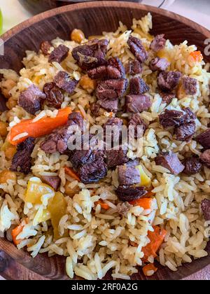 Kasachstan, Almaty. Palau, oder Plov, von Reis, Lamm, Karotten. Stockfoto