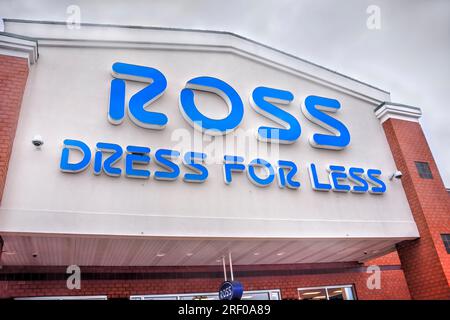 Springfield, Missouri - 20. März 2019: Ross Stores, Inc., auch bekannt als Ross Dress for Less, ist eine amerikanische Kette von Kaufhäusern mit Preisnachlass. Stockfoto