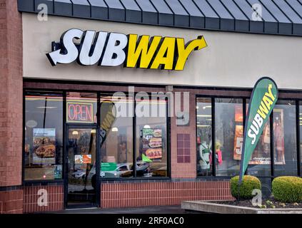 Springfield, Missouri - 20. März 2019: Subway Restauraut. Subway ist ein amerikanisches Fast-Food-Restaurant, das U-Boot-Sandwiches verkauft. Stockfoto