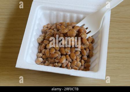 Fermentierte Sojabohnen, Natto, japanischer Snack gesunde Superfood Stockfoto