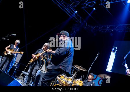 29. Juli 2023, Pomigliano D'Arco, Kampanien / Neapel, Italien: Der legendäre Jazz- und zeitgenössische Gitarrist Mike Stern und seine Bandgäste des Pomigliano Jazz Festivals im Giovanni Paolo II Public Park in Pomigliano d'Arco. (Kreditbild: © Giovanni Esposito/Pacific Press via ZUMA Press Wire) NUR REDAKTIONELLE VERWENDUNG! Nicht für den kommerziellen GEBRAUCH! Stockfoto