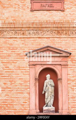 Skulptur von Rafael, Raffael, italienischer Renaissance-Maler und Architekt an der Fassade des Kunstmuseums Hamburger Kunsthalle, Hamburg Stockfoto