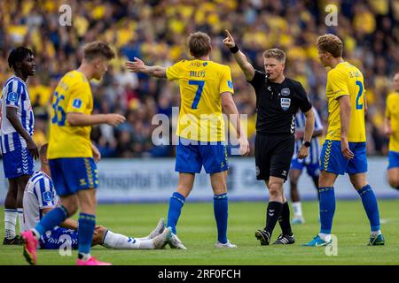 Broendby, Dänemark. 30. Juli 2023. Schiedsrichter Jakob Sundberg beim Superliga-Spiel 3F zwischen Broendby IF und Odense BK im Broendby Stadion in Broendby. (Foto: Gonzales Photo/Alamy Live News Stockfoto