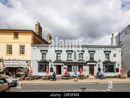 Das Waggon & Horses Inn & Market House Pub am Straßenrand in High Street, Newmarket, einer Marktstadt im West Suffolk District in Suffolk, Ostengland Stockfoto